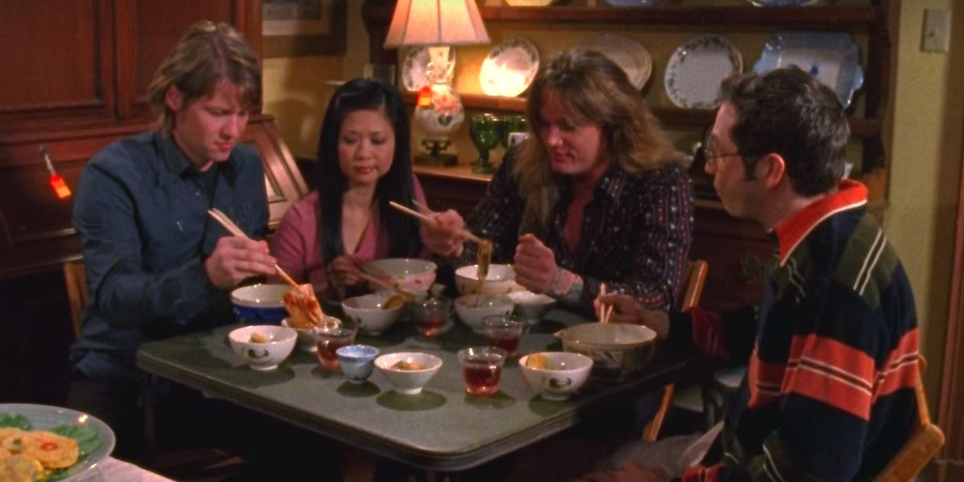 Hep Alien eats dinner with Lane's family on Gilmore Girls