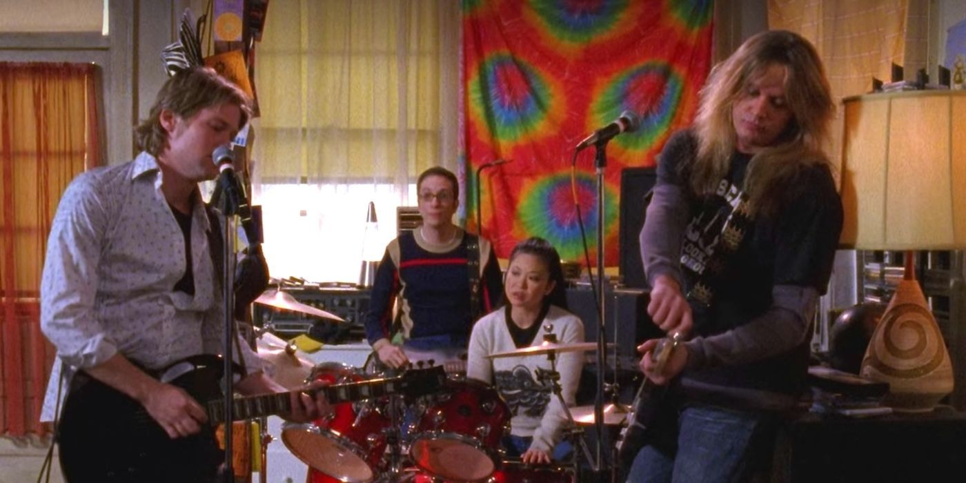 Hep Alien performing at home in Gilmore Girls