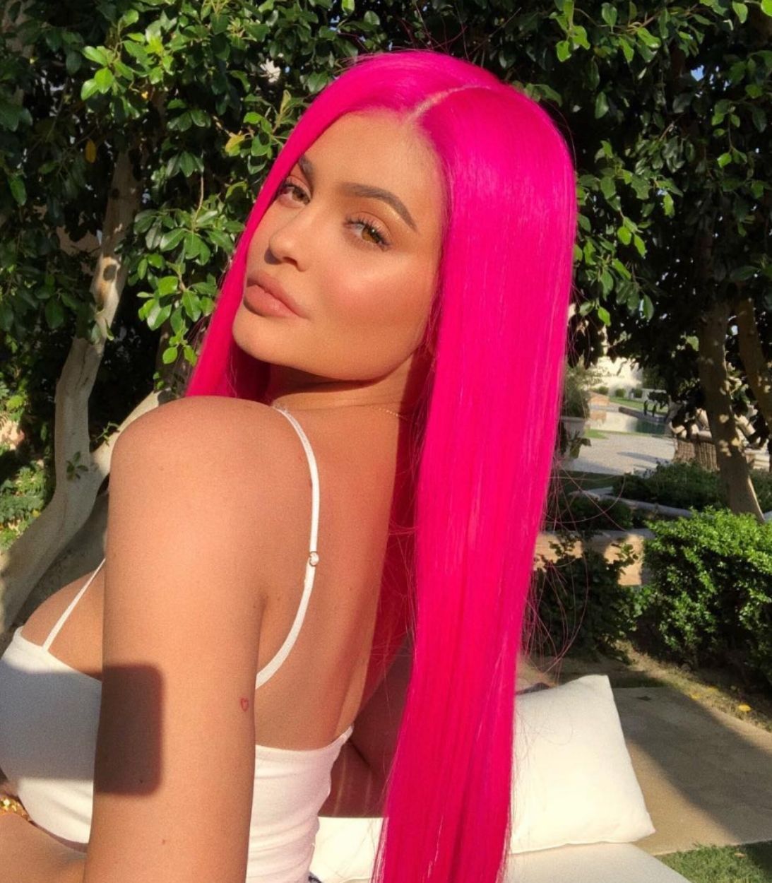 Kylie Jenner-Pink-hair-Keeping Up With The Kardashians