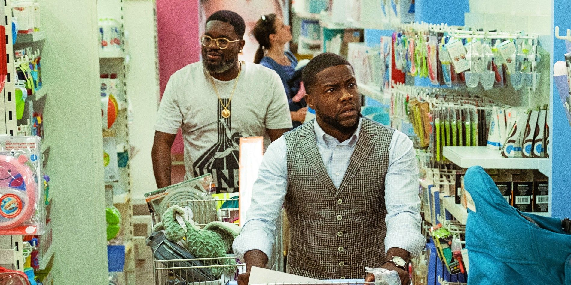 Lil Rel Howery and Kevin Hart in Fatherhood