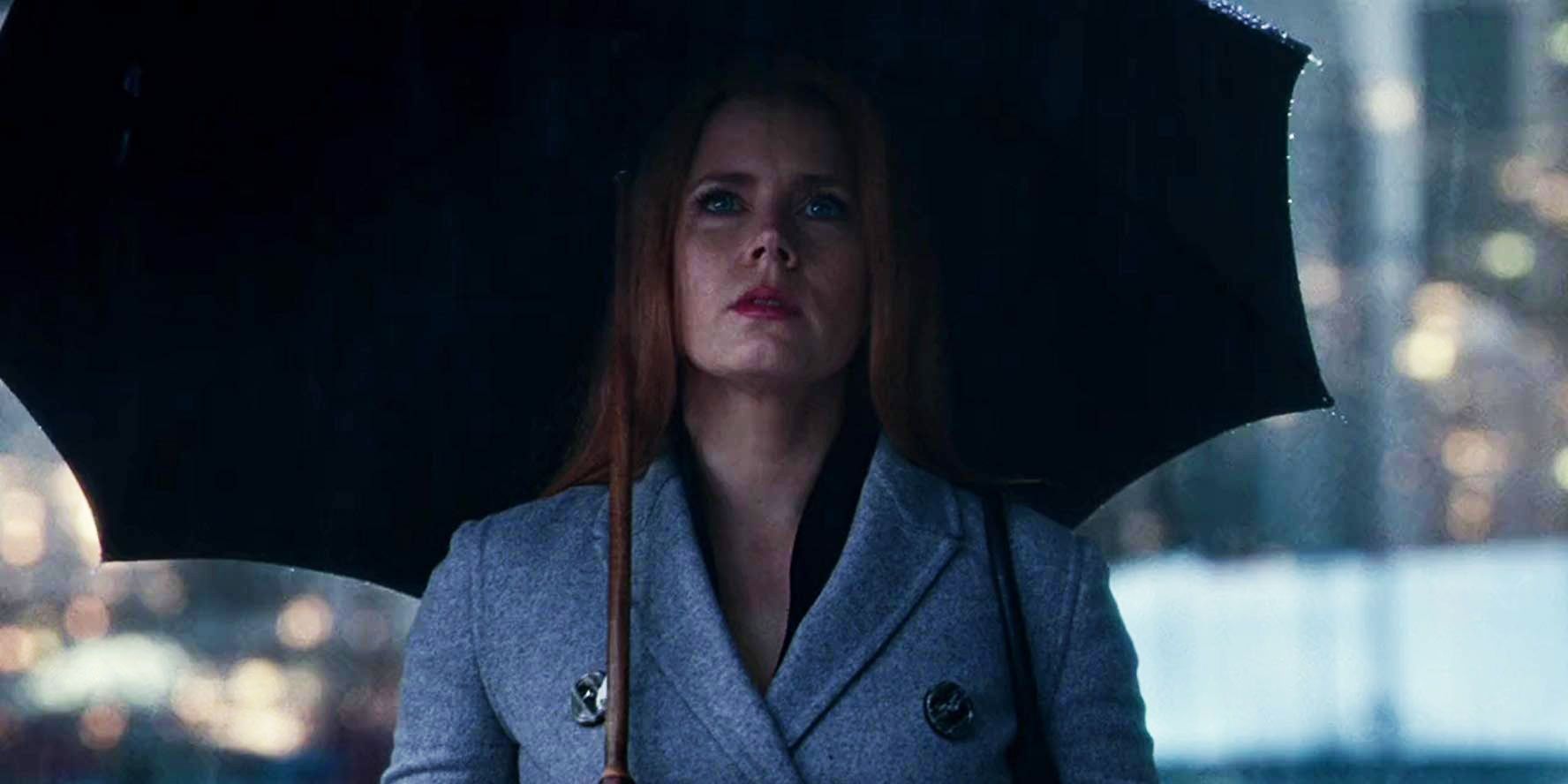 Lois Lane stands in the rain in Zack Snyders Justice League Cropped