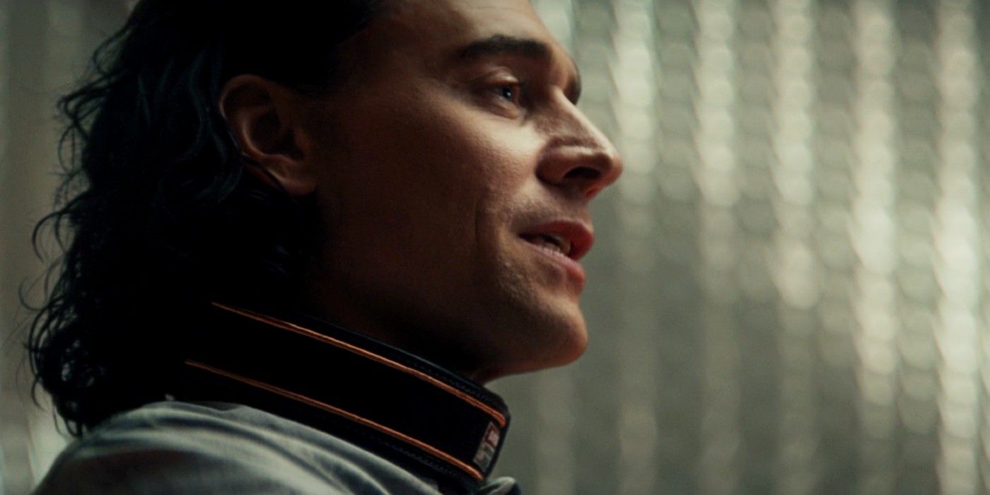 Loki wearing TVA collar