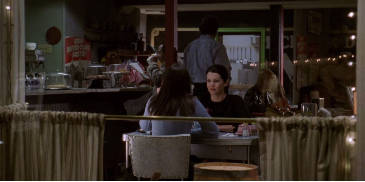 Lorelai and Rory talking at Luke's at the end of Gilmore Girl's Pilot