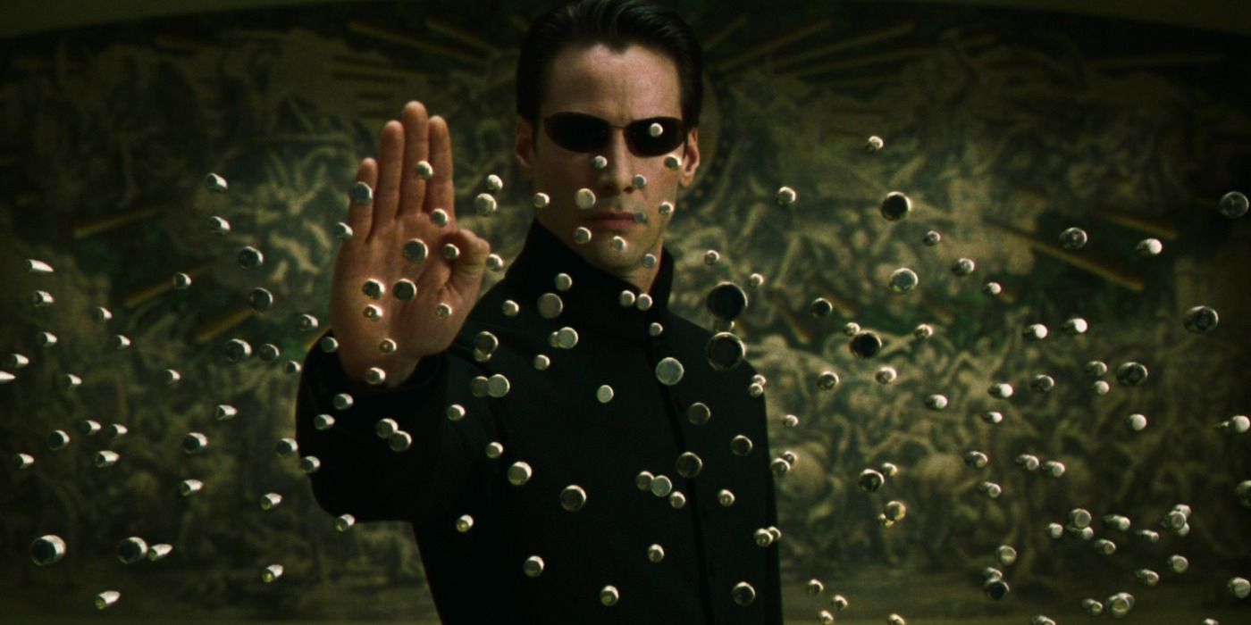 Neo pára as balas em Matrix.