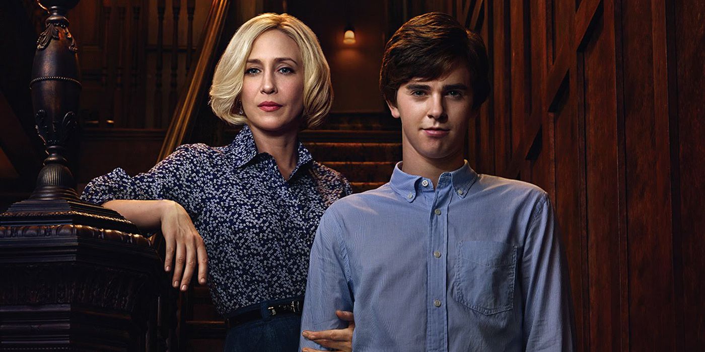 Norman Bates and his mother posing in Bates Motel.