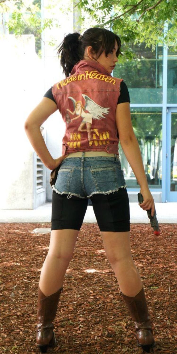 Resident Evil: 10 Claire Redfield Cosplay That Are Too Accurate