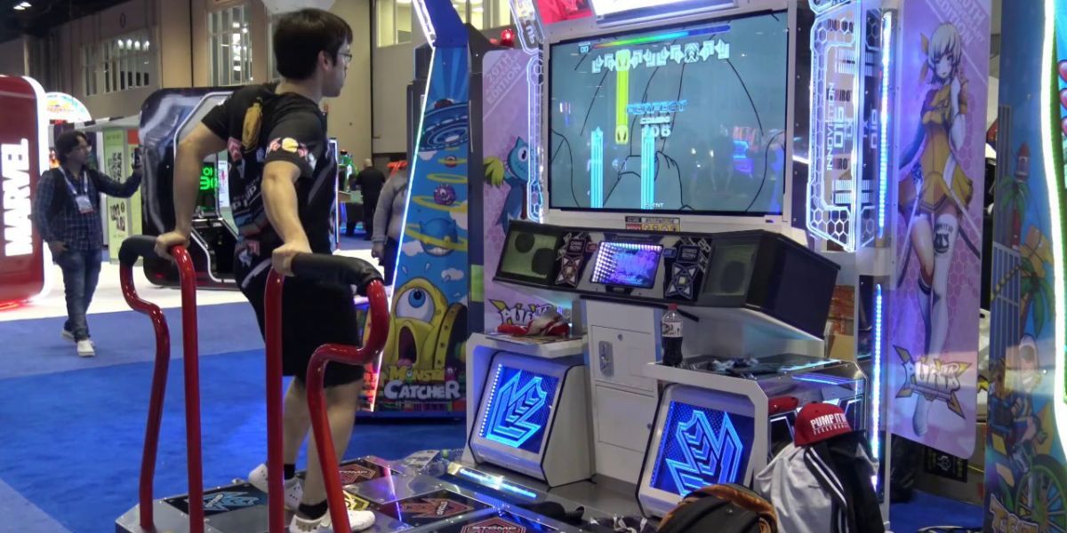 A Pump It Up cabinet in action.
