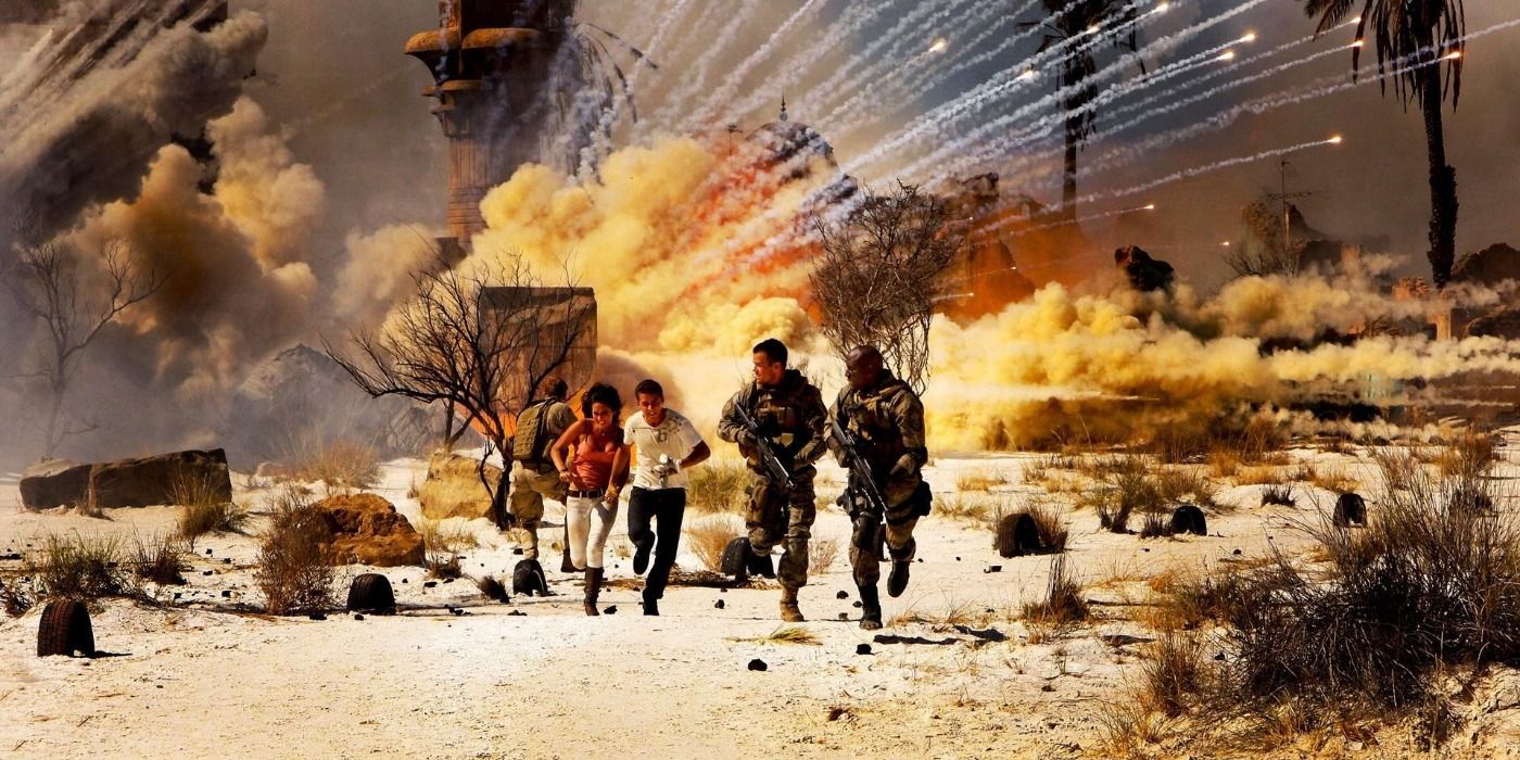 Running from explosions in Egypt in Transformers Revenge Of The Fallen