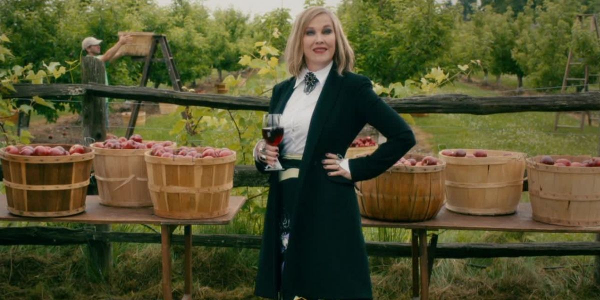 Schitt's Creek 10 Quotes That Prove Moira Is A Good Mother