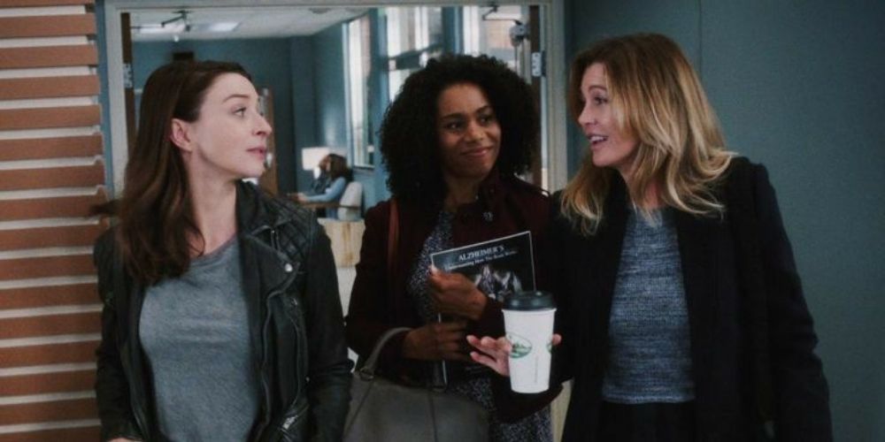 Meredith, Amelia and Maggie talking in the hallways in Grey&rsquo;s Anatomy