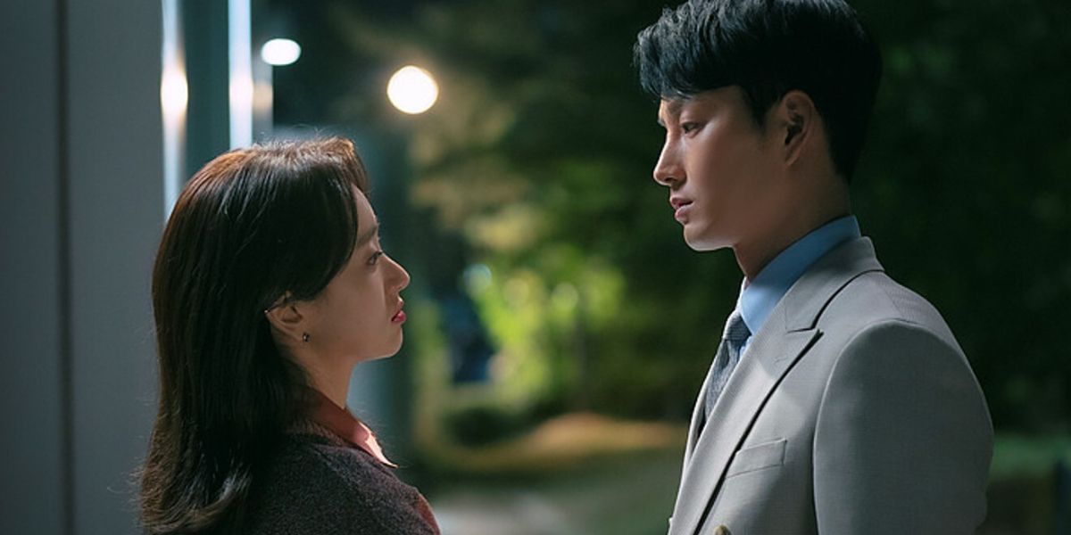 Song-Ah facing Jae-Shin in She Would Never Know 