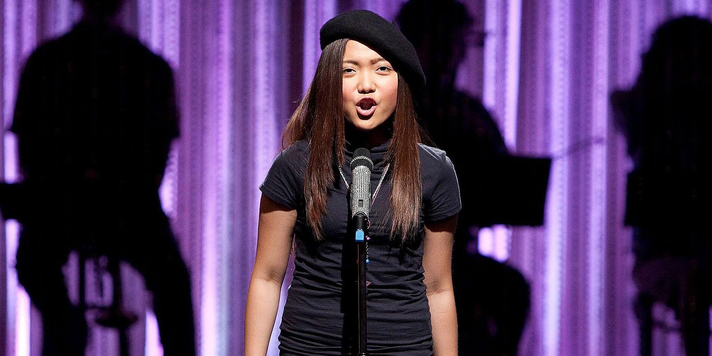 Sunshine Corazon singing on stage in Glee