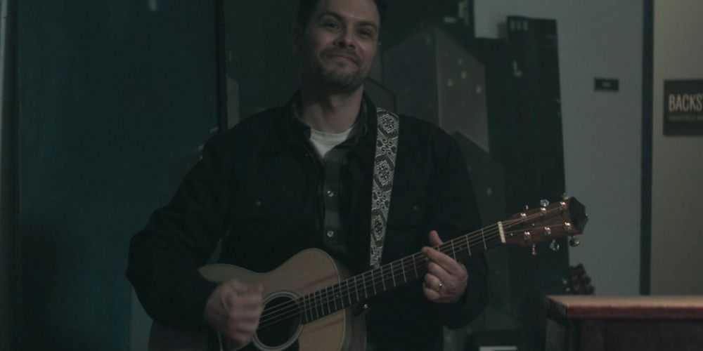 Kyle plays the guitar in Superman &amp; Lois S1E09