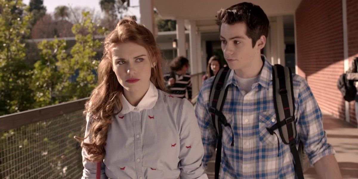 Lydia and Stiles talking at school in Teen Wolf