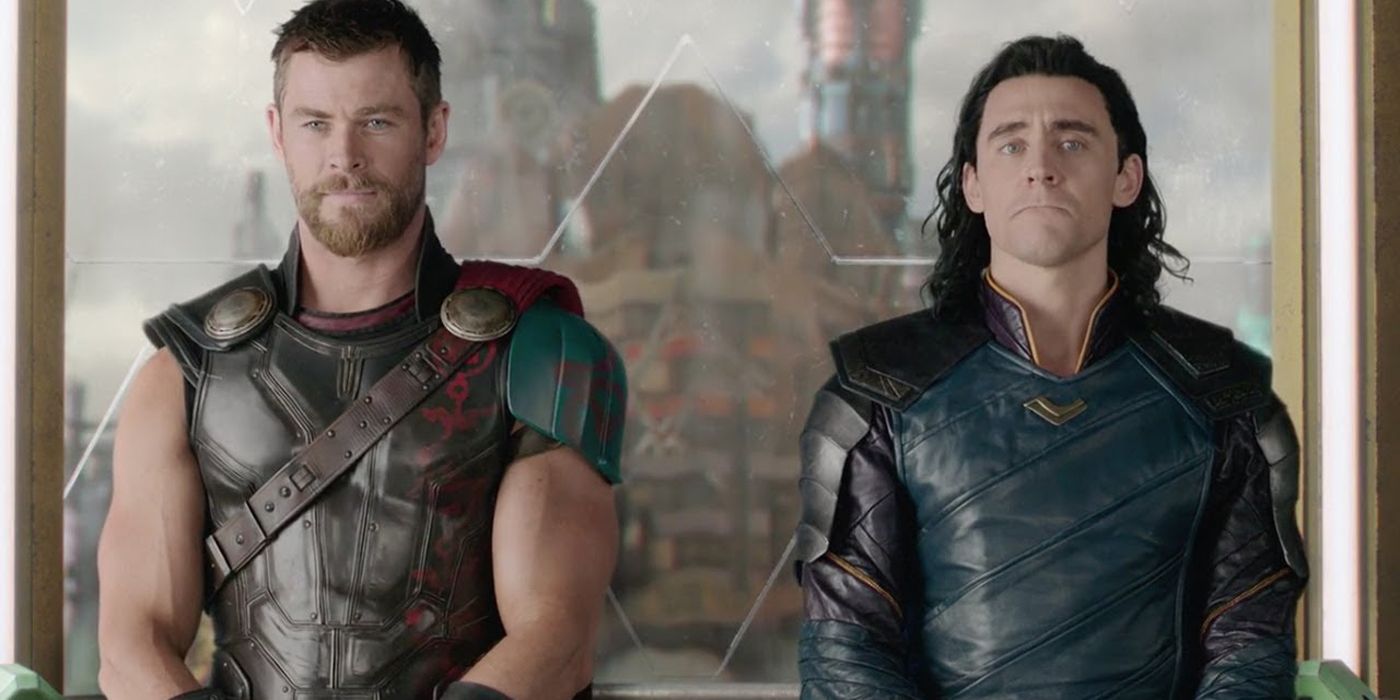 Thor e Loki em um elevador.