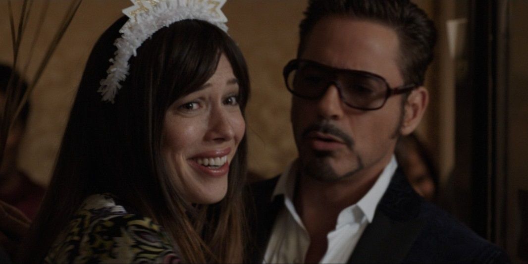 Tony and Maya at a New Year's Eve party in Iron Man 3
