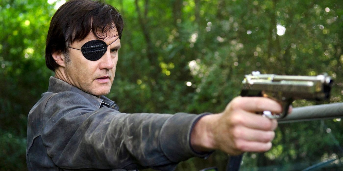 O Governador segurando uma pistola em The Walking Dead