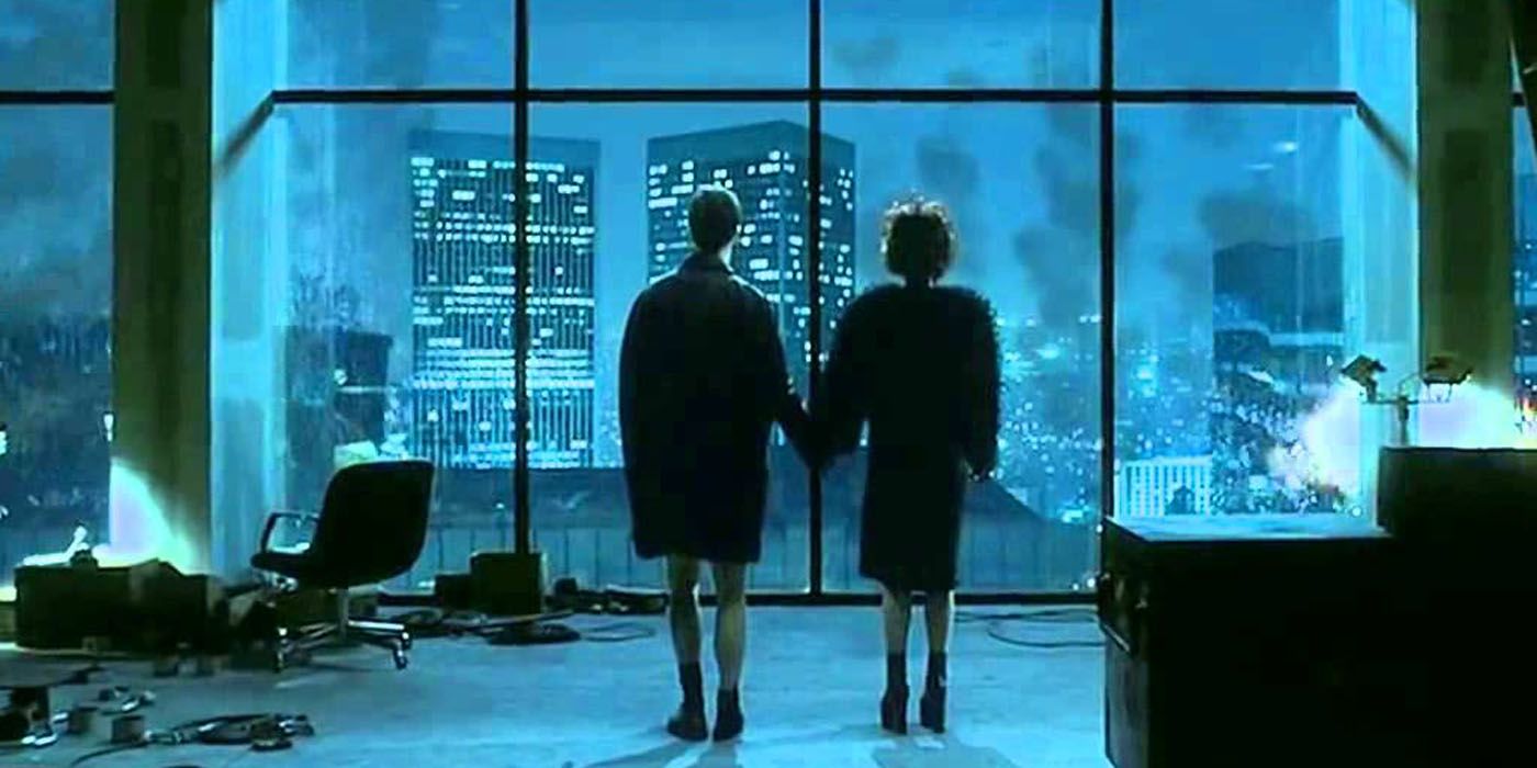 Marla and the Narrator watch the buildings explode in Fight Club.