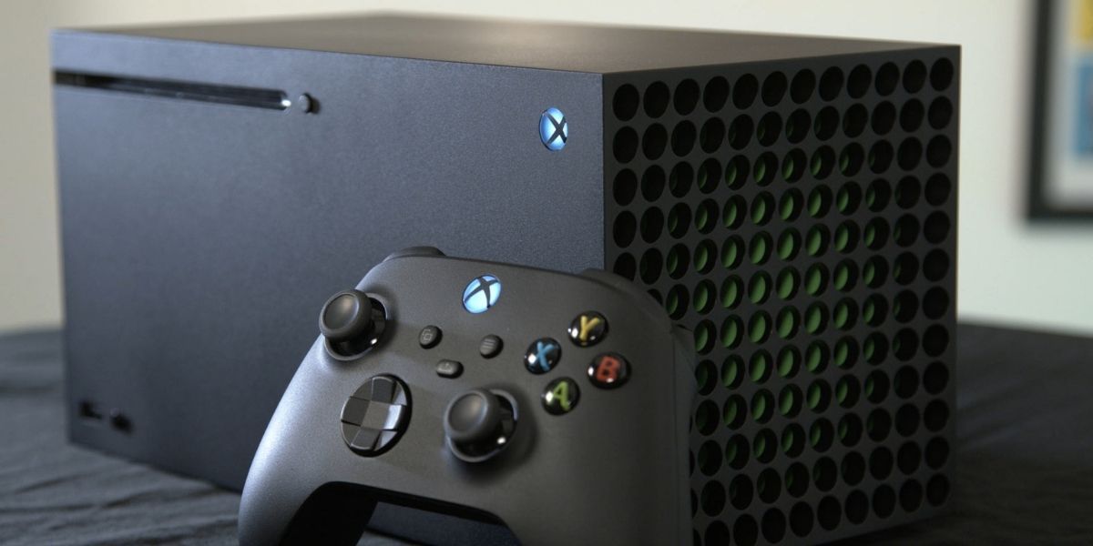 The Xbox Series X with its controller