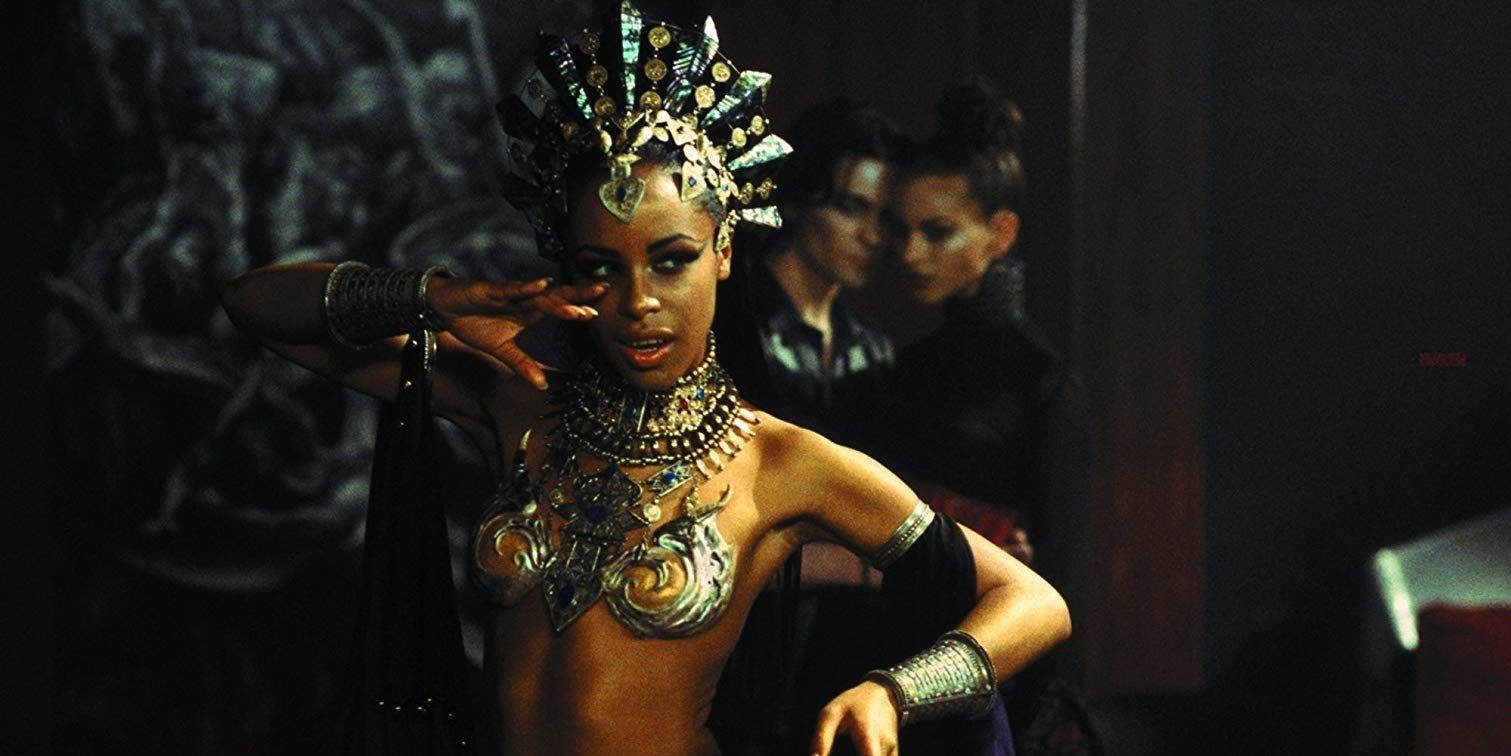 Akasha posing in Queen of the Damned