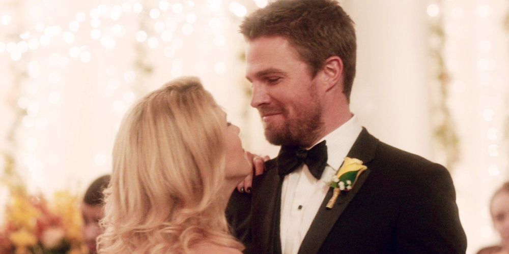 Oliver and Felicity dancing in Arrow