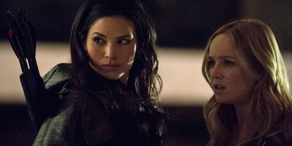 Sarah Lance and Nyssa stare suspiciously at something on Arrow