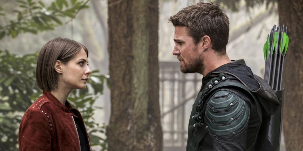 Oliver and Thea talking in the forest in Arrow