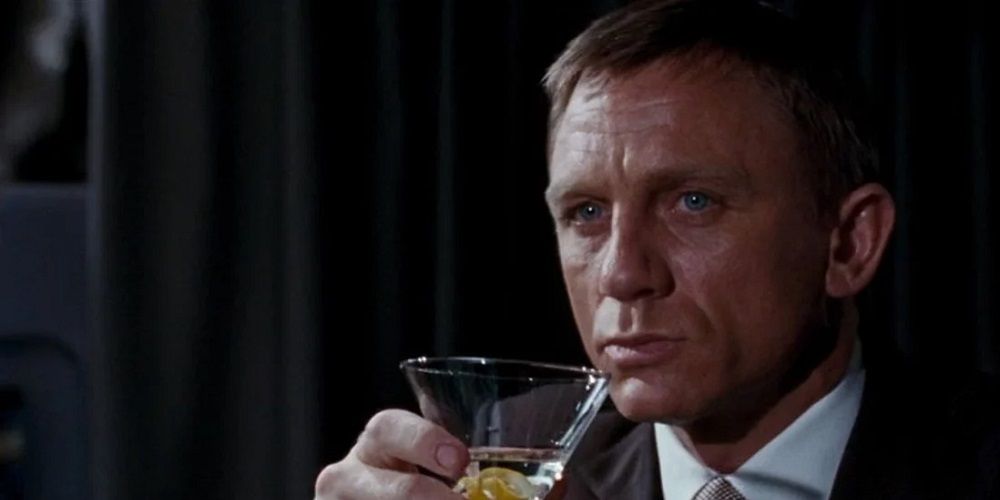 Bond sips Vesper martini in Casino Royale