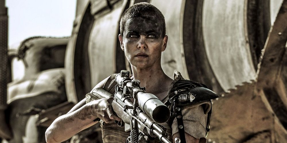Furiosa lifts rifle in Mad Max: Fury Road
