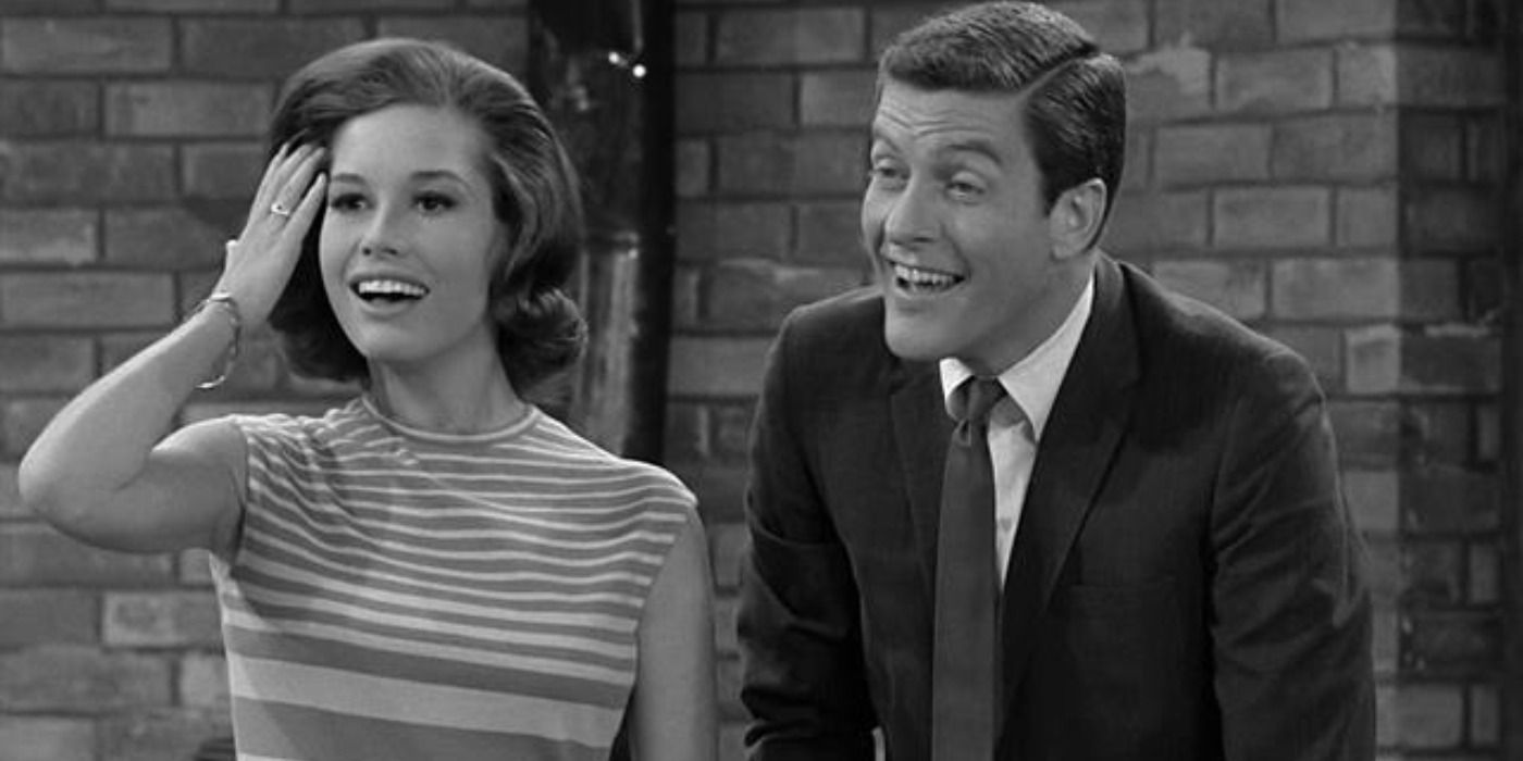 Laura and Rob standing together in The Dick Van Dyke Show