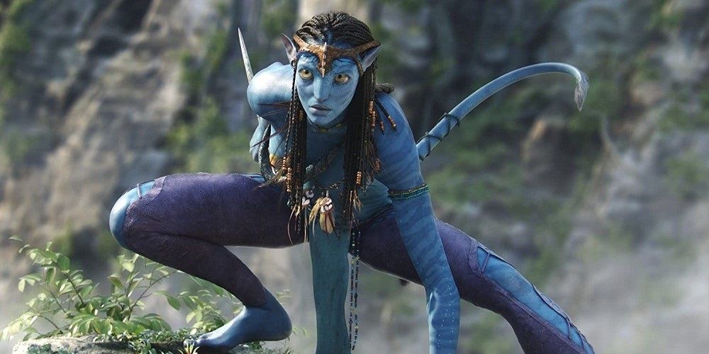 Neytiri se agacha para a batalha em Avatar