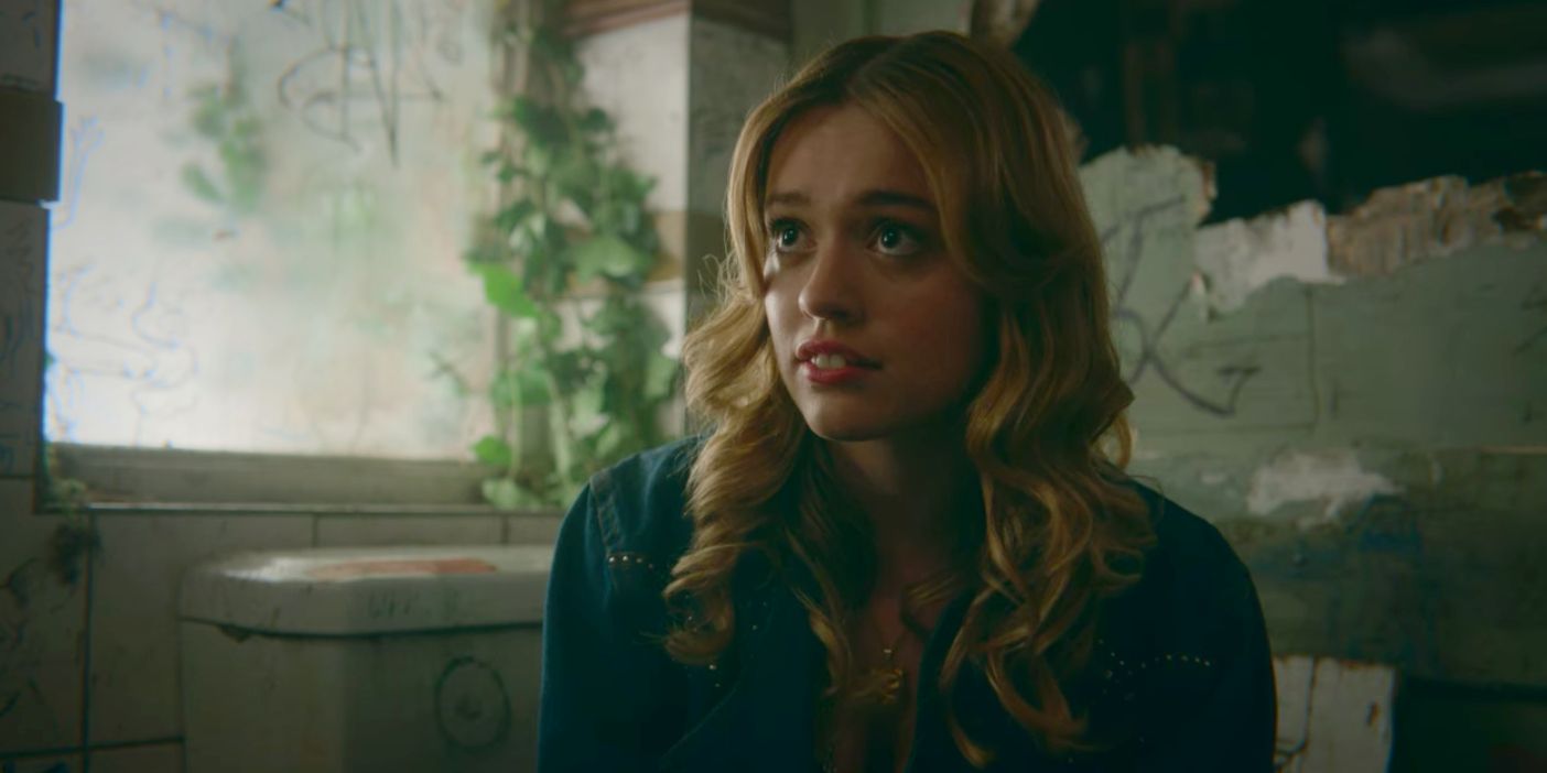 Aimee sits in the asbestos-ridden bathroom in Sex Education