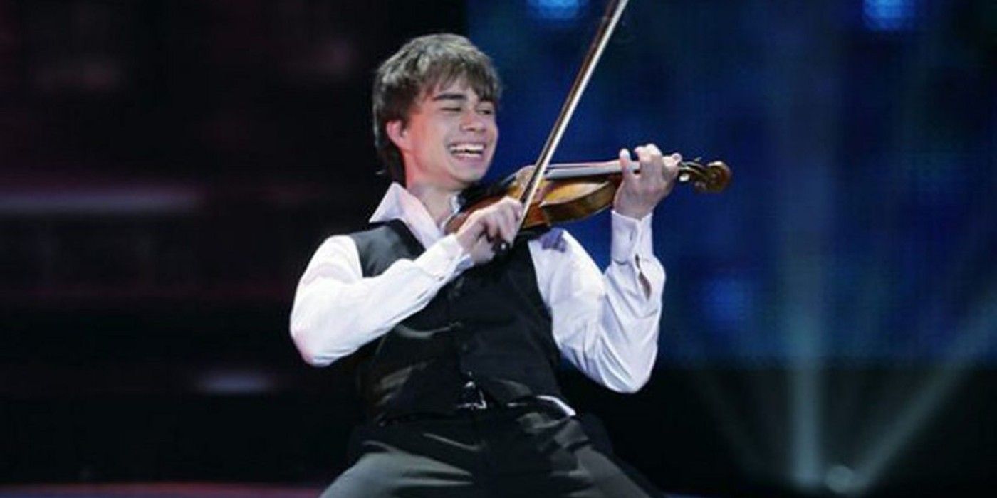 Alexander Rybak plays violen at Eurovision