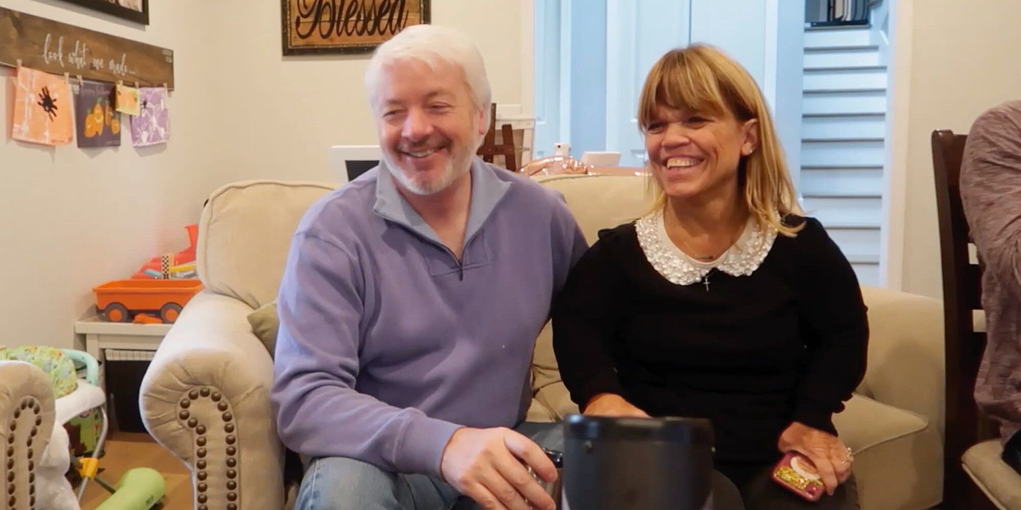 Amy Roloff and Chris Marek from Little People, Big World chatting on couch