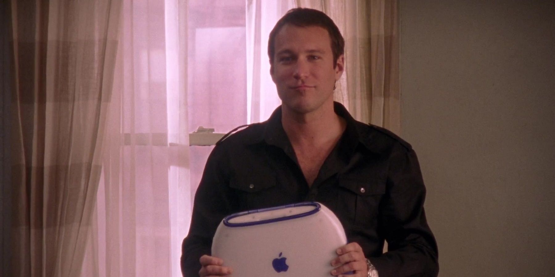 Aidan Shaw holding a computer in Sex and the City
