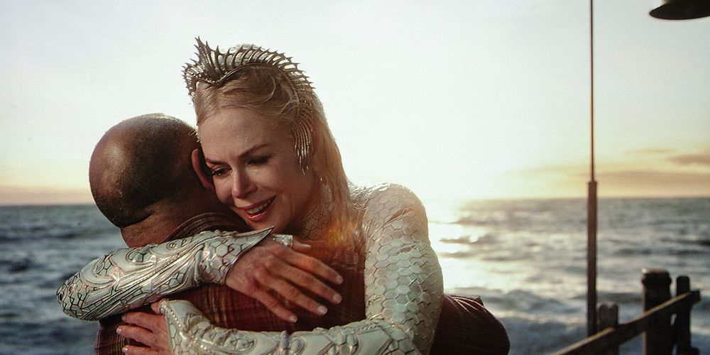 Atlanna hugs Thomas at the end of Aquaman (2018)