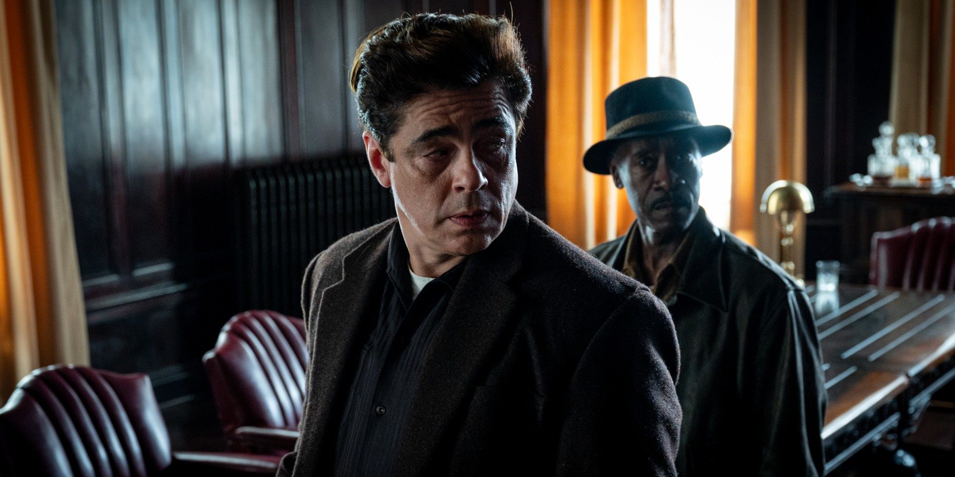 Benicio del Toro and Don Cheadle in No Sudden Move