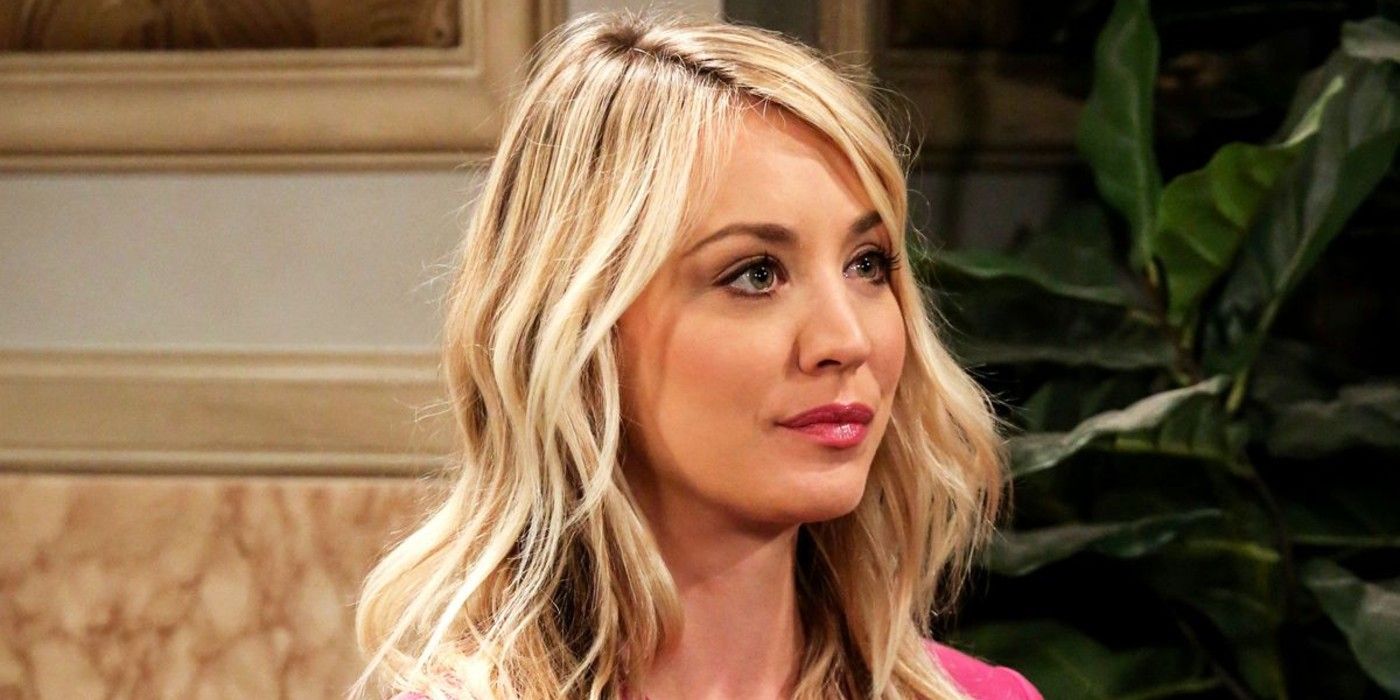 Penny smiling in the lobby of her building in The Big Bang Theory