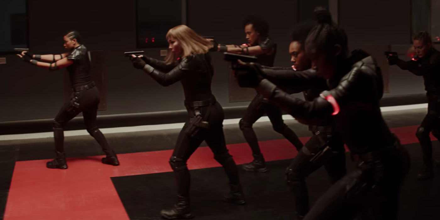 A group of Black Widows pointing guns in Black wIDOW (2021)