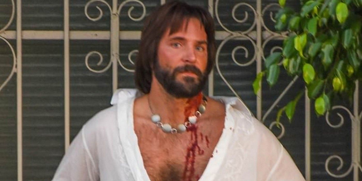 Bradley Cooper as Jon Peters covered in blood in Licorice Pizza