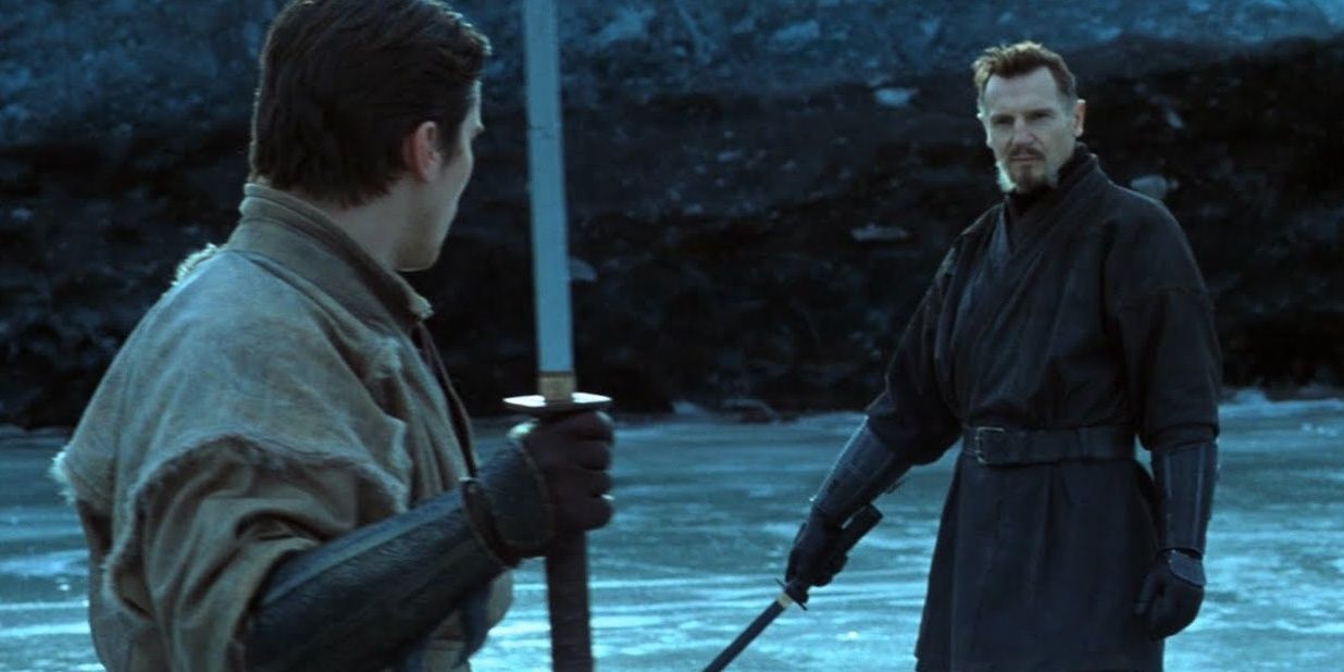 Bruce Wayne fights in sword training against Raas Al Ghul 