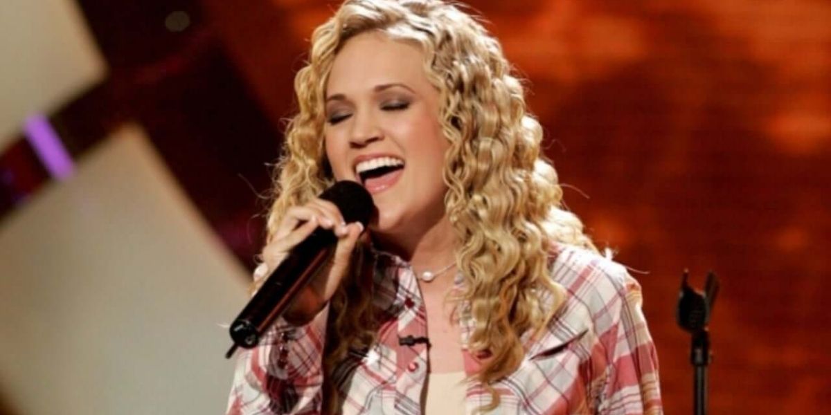 Carrie Underwood sings on American Idol