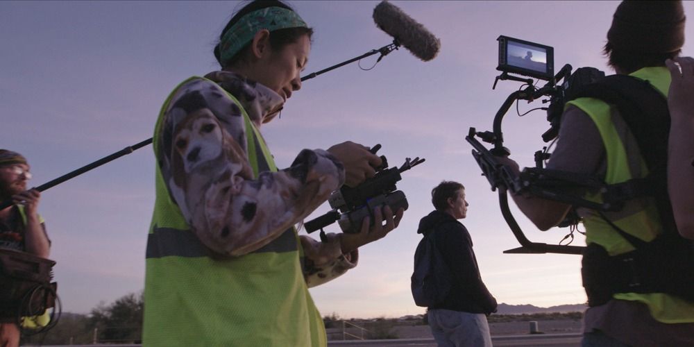 Chloé Zhao directing Nomadland in windy weather
