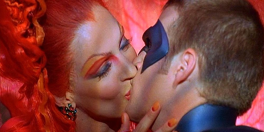 Robin kisses Poison Ivy in Batman &amp; Robin