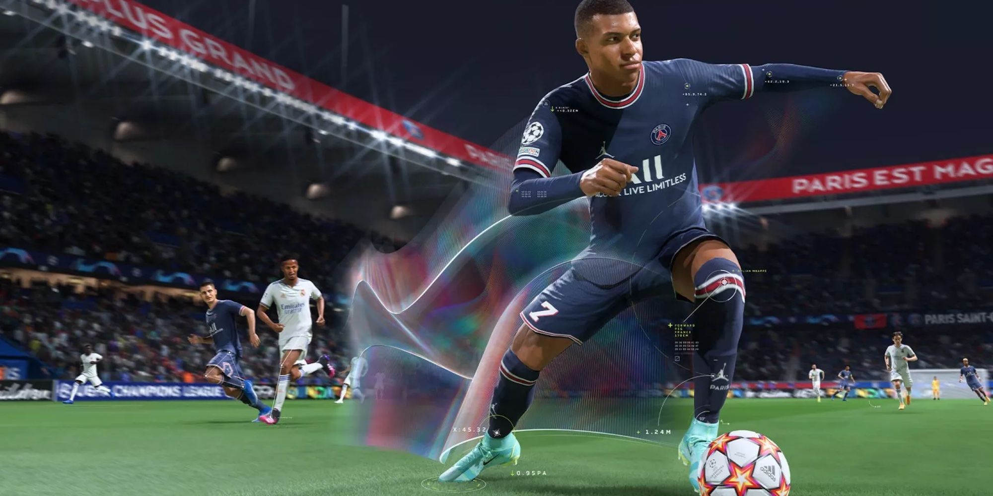 Jugador de FIFA 22 preparándose para patear el balón con estelas de movimiento que representan la tecnología de animación HyperMotion.