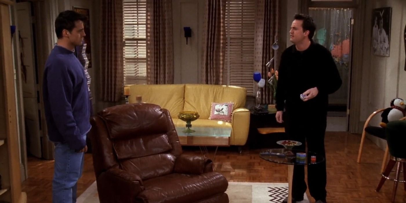 Friends: 5 Times The Show Defied Gender Norms (& 5 It Didn't)