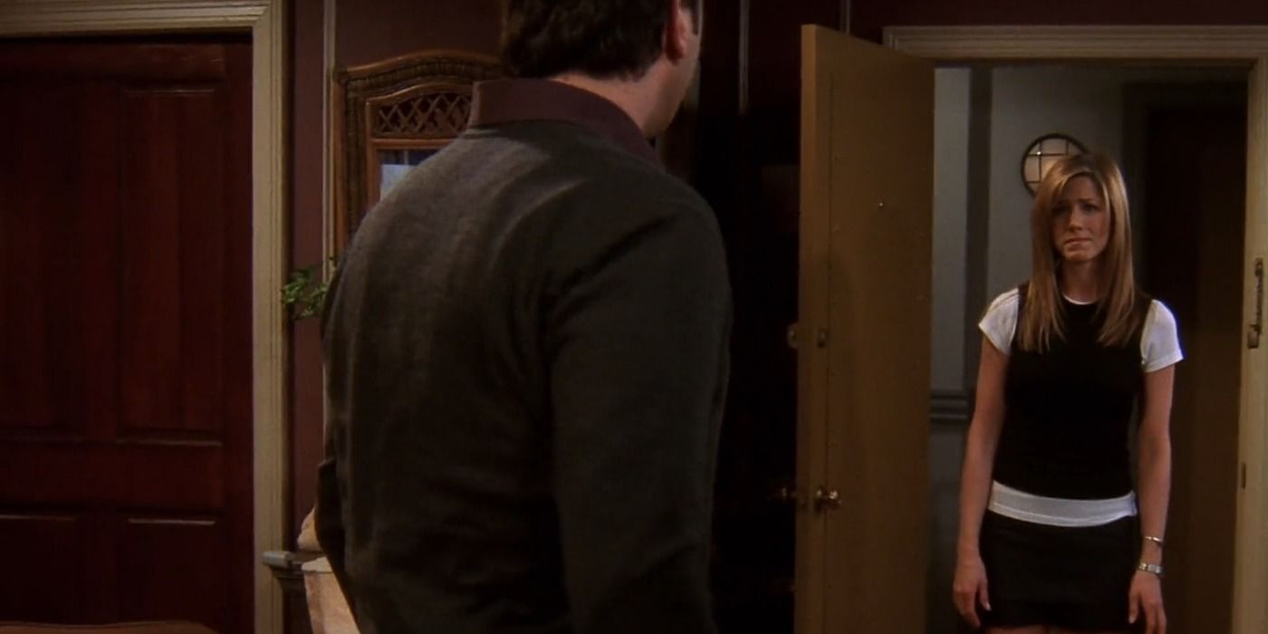 Rachel arrives at Ross' apartment in Friends