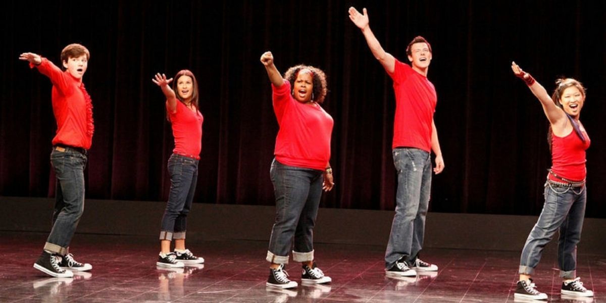 New Directions performing Don't Stop Believin' in the auditorium