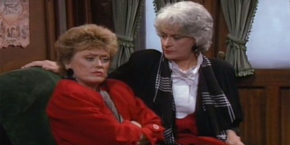 Blanche and Dorothy argue about telling rose teh truth about he woman of the year award on a train to St. Olaf
