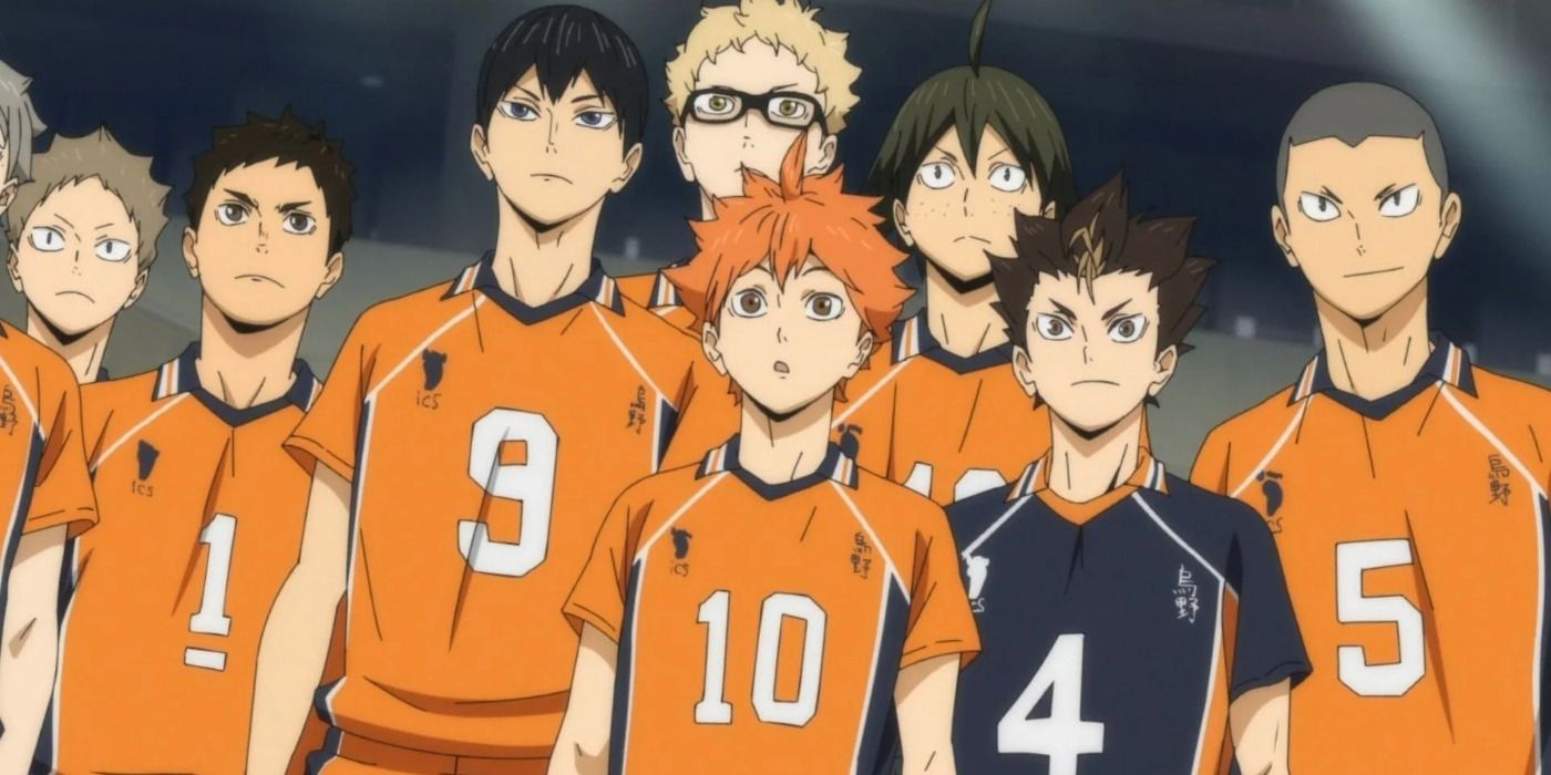 8 boys stands in their volleyball uniforms in Haikyuu